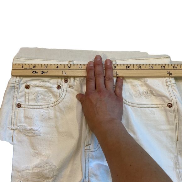 American Eagle Shorts Womens 2 White 90s Boyfriend Cut Off  Distressed Raw Hem - Picture 7 of 8